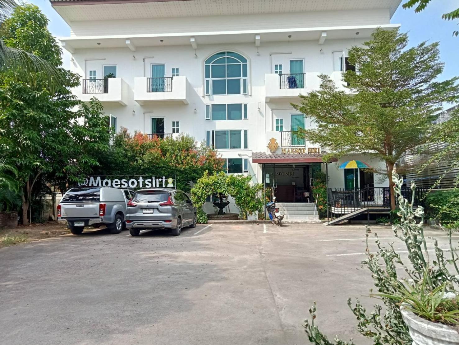 Hotel Maesot Siri Mae Sot Exterior foto