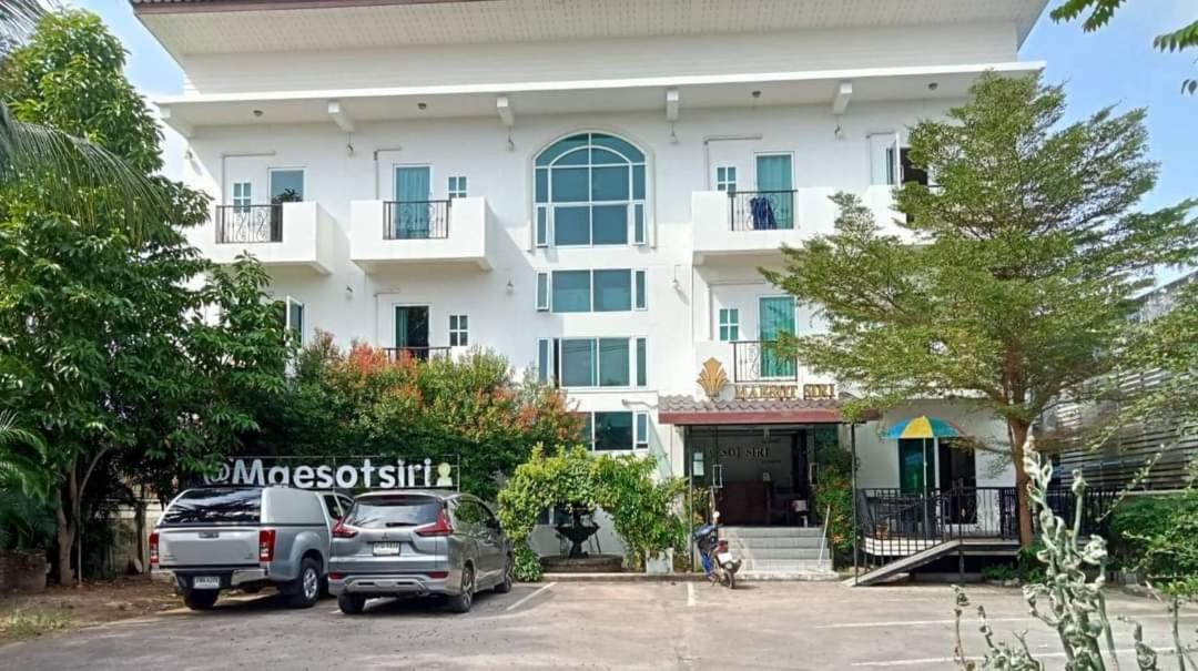 Hotel Maesot Siri Mae Sot Exterior foto